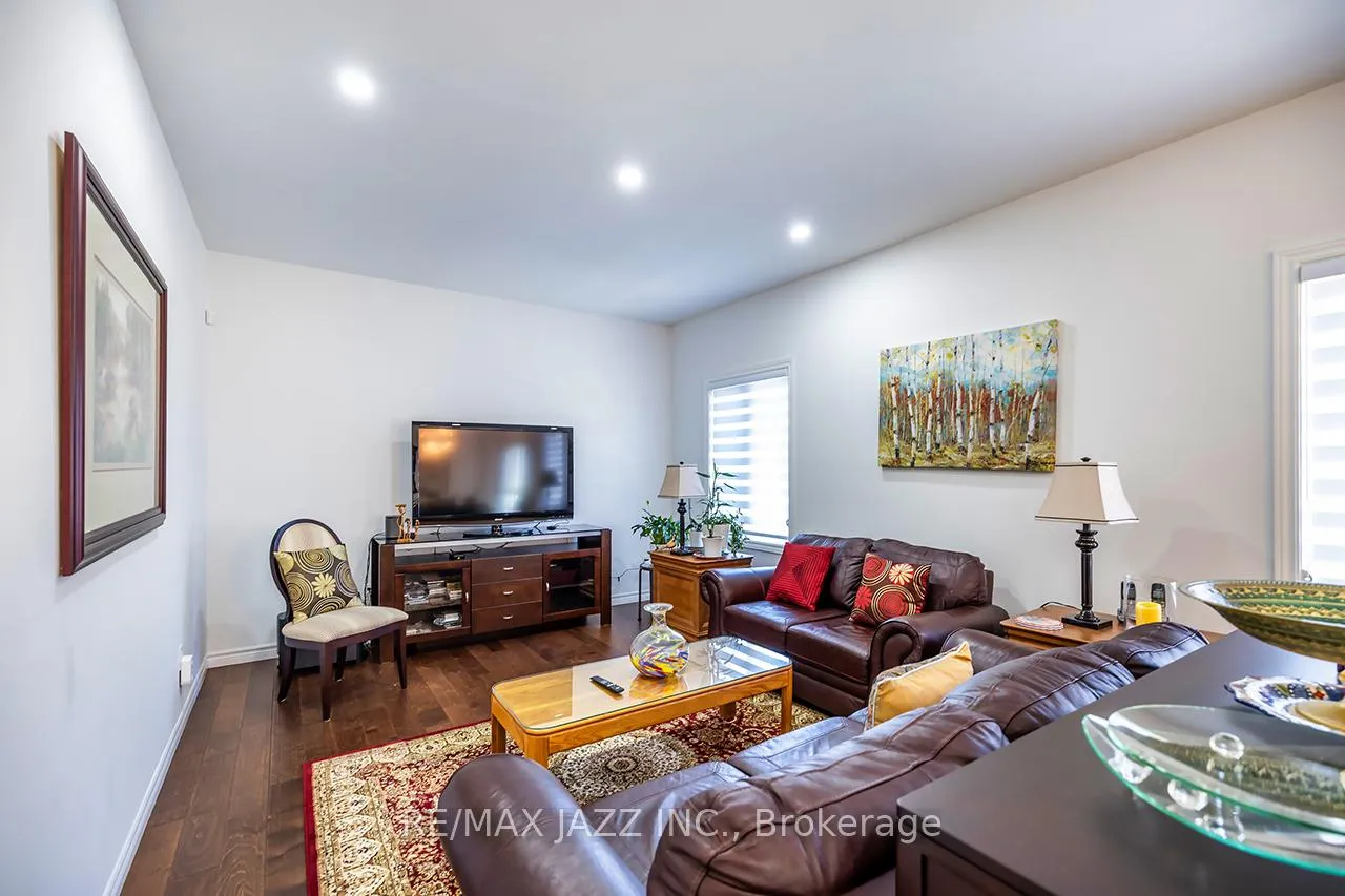 Photo 18 of 10 Thomas Bird Street, Clarington, Bowmanville — HOMEH