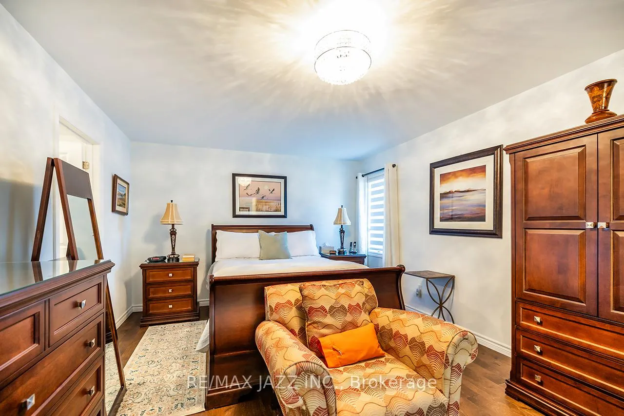 Photo 25 of 10 Thomas Bird Street, Clarington, Bowmanville — HOMEH