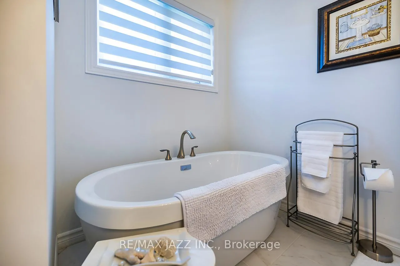 Photo 29 of 10 Thomas Bird Street, Clarington, Bowmanville — HOMEH