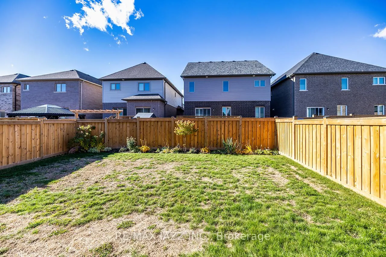 Photo 39 of 10 Thomas Bird Street, Clarington, Bowmanville — HOMEH