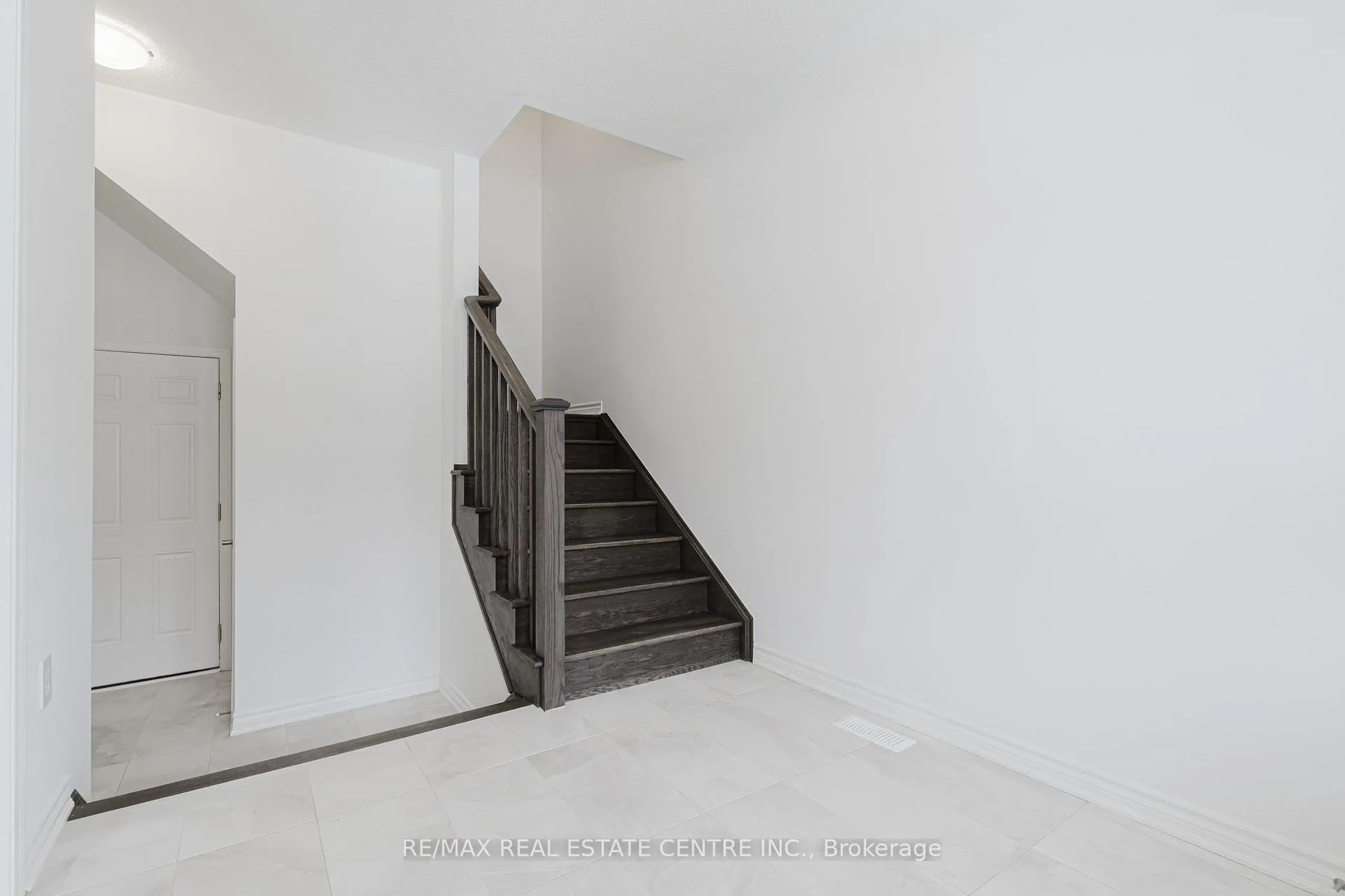 Photo 4 of 34 Bellasera Way, Caledon, Rural Caledon — HOMEH
