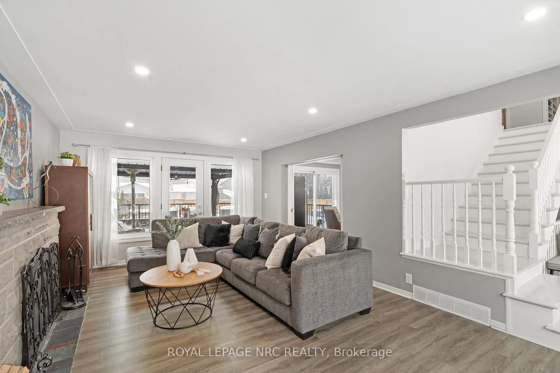 Photo 4 of 22 Briarfield Crescent, St. Catharines, Glendale/Glenridge — HOMEH