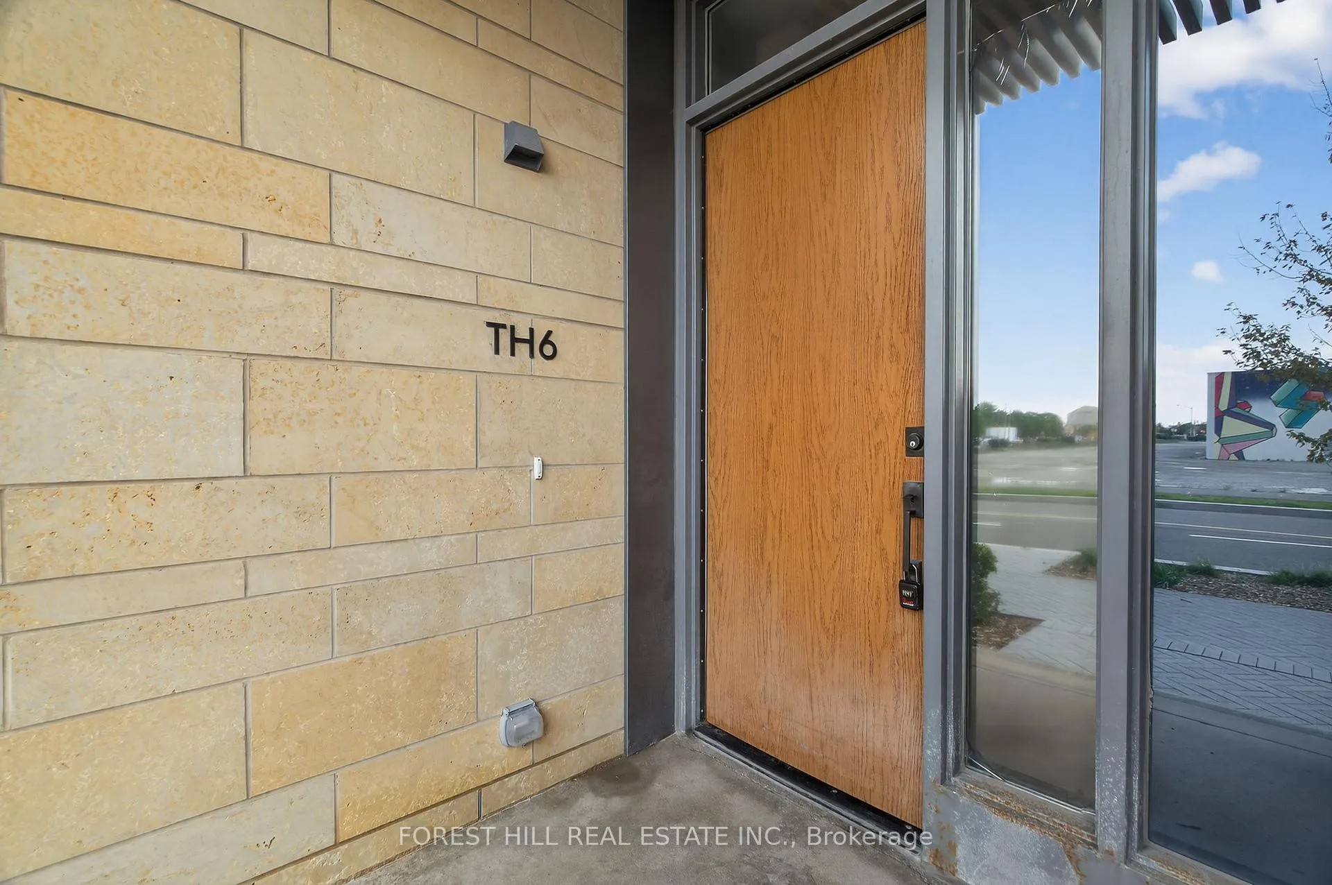 Photo 4 of Unit Th6, 9 Buttermill Avenue, Vaughan, Vaughan Corporate Centre — HOMEH