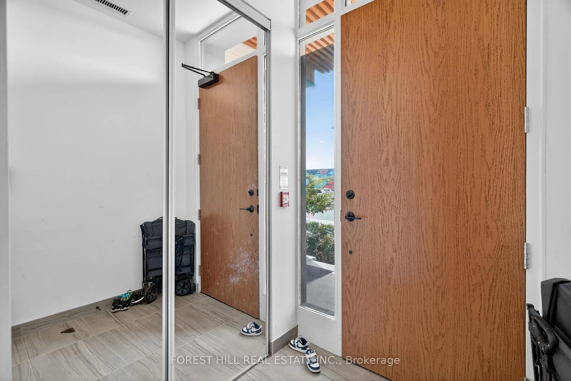 Photo 5 of Unit Th6, 9 Buttermill Avenue, Vaughan, Vaughan Corporate Centre — HOMEH