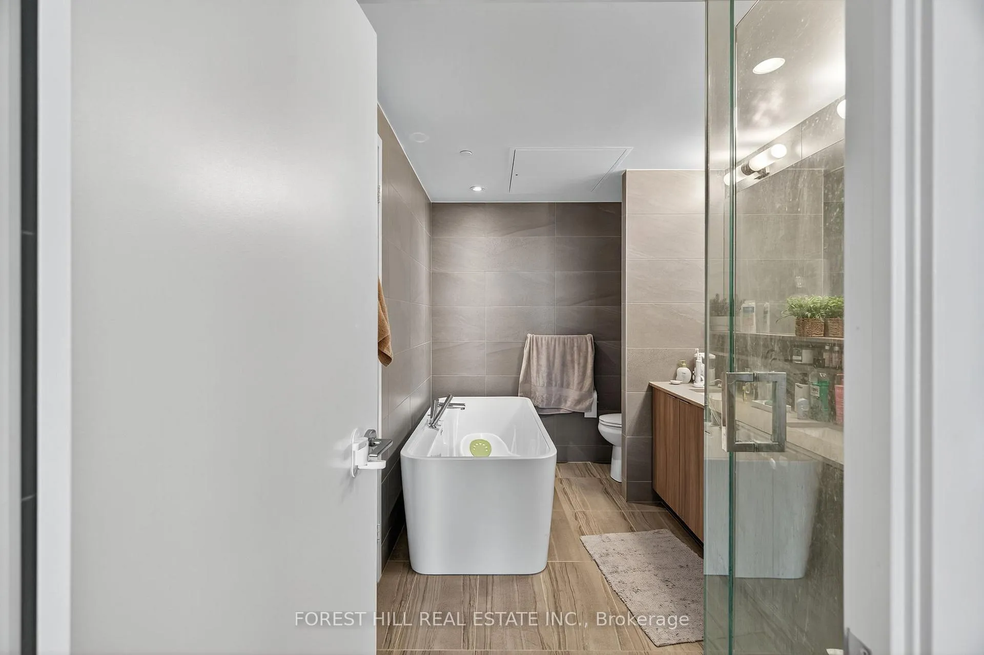 Photo 19 of Unit Th6, 9 Buttermill Avenue, Vaughan, Vaughan Corporate Centre — HOMEH