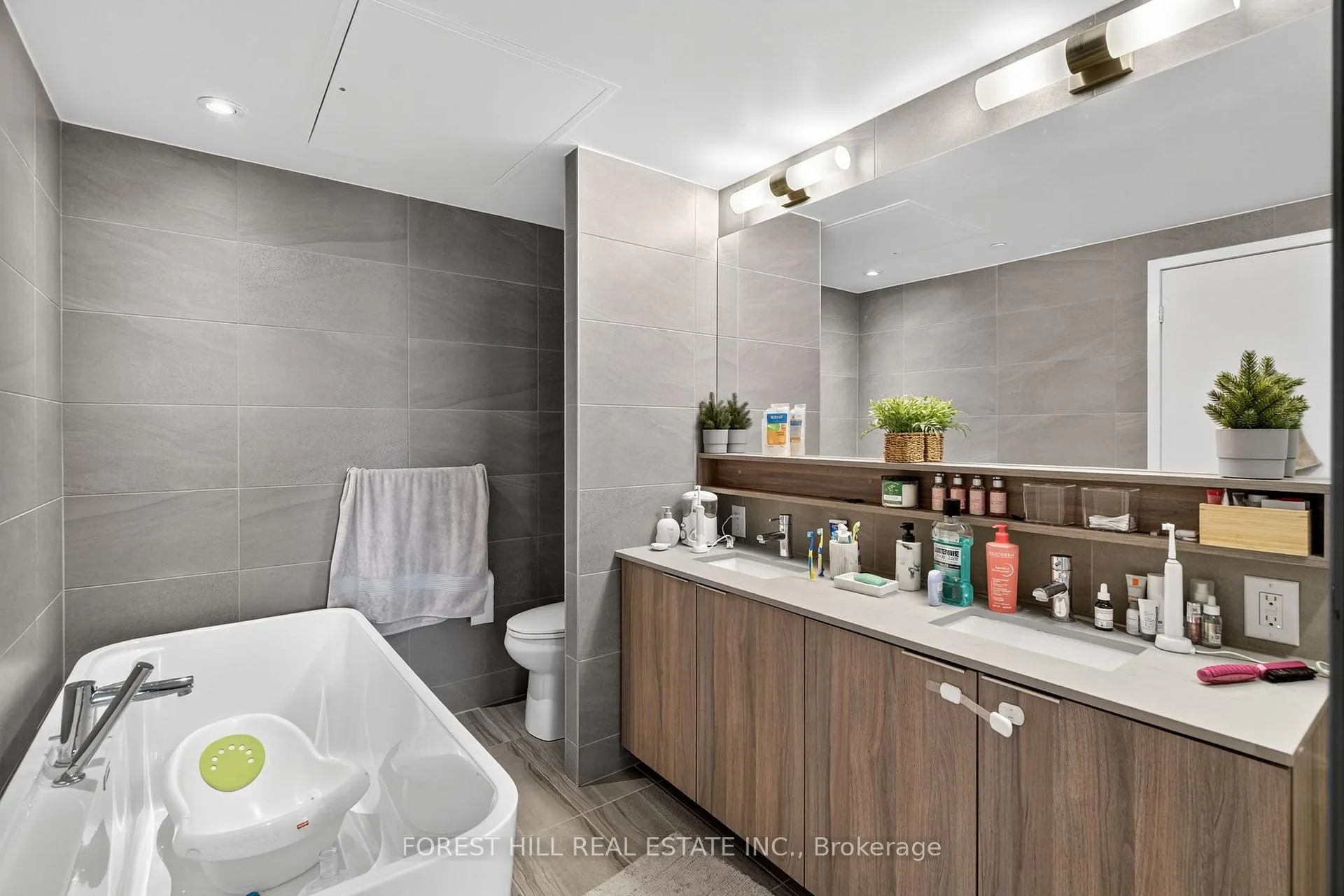 Photo 20 of Unit Th6, 9 Buttermill Avenue, Vaughan, Vaughan Corporate Centre — HOMEH