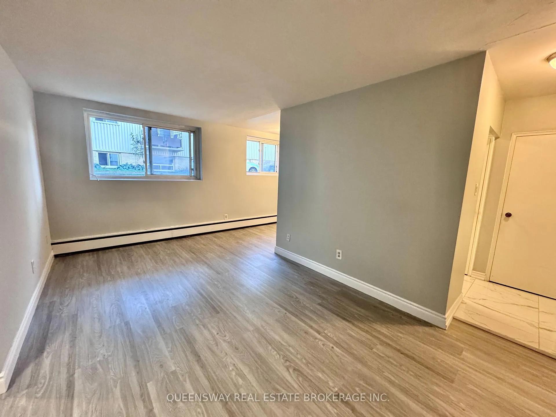 Photo 5 of 4-323 Gibb Street, Oshawa, Vanier — HOMEH