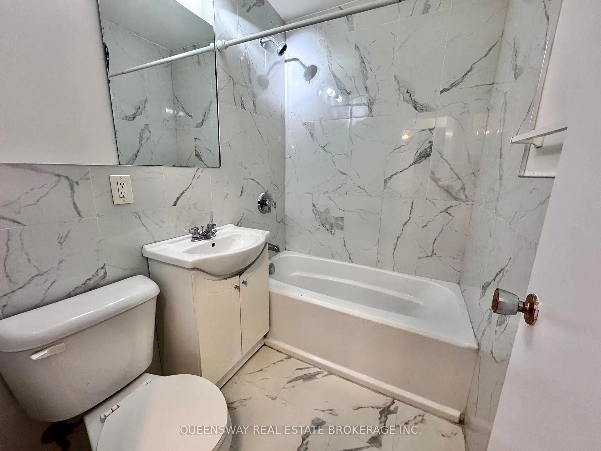 Photo 7 of 4-323 Gibb Street, Oshawa, Vanier — HOMEH