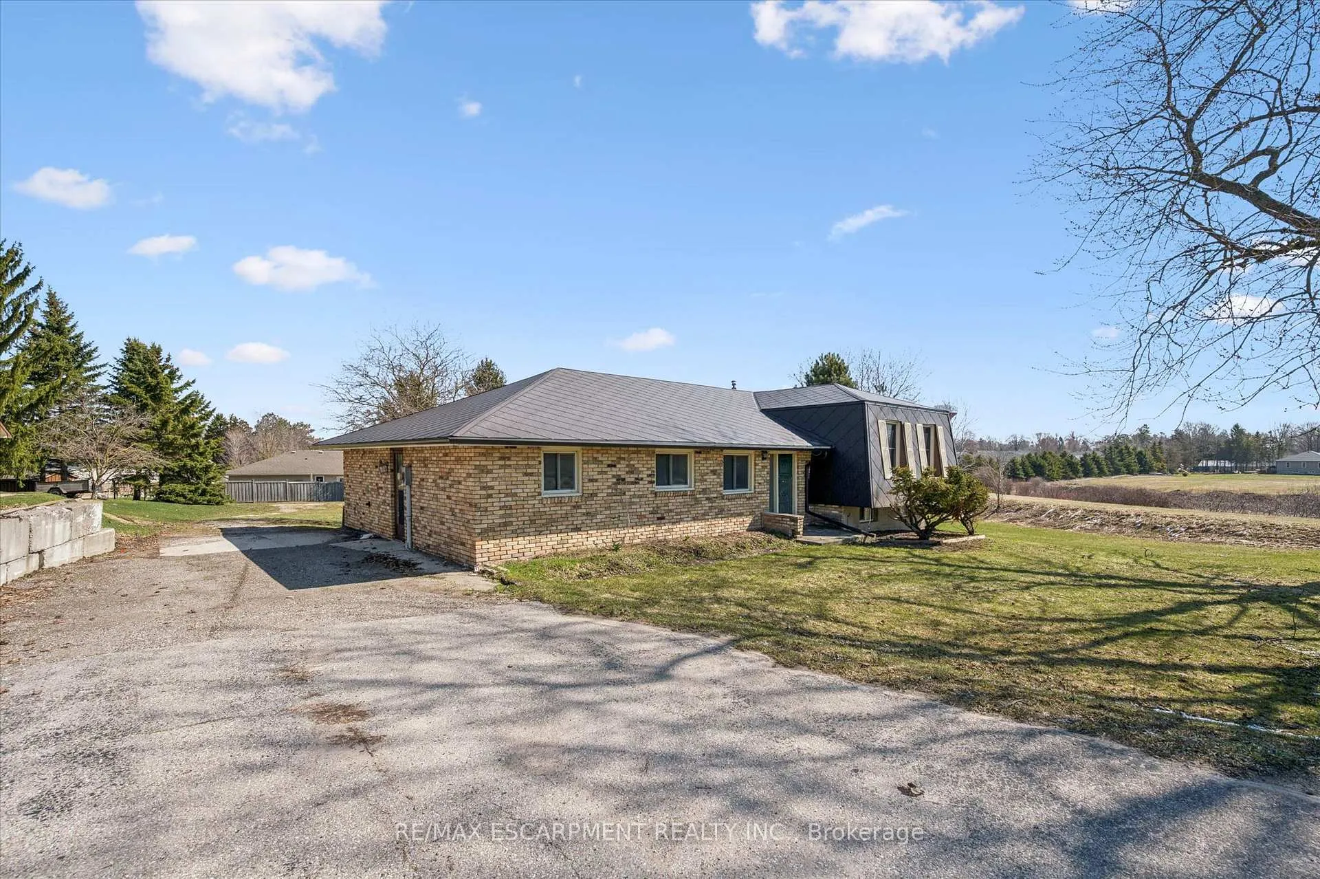 Photo 2 of 215 King Street, Minto — HOMEH