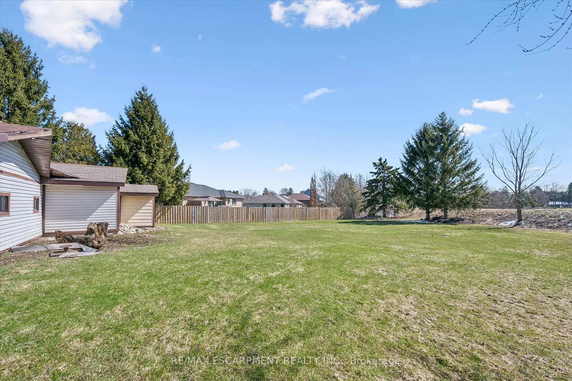 Photo 11 of 215 King Street, Minto — HOMEH