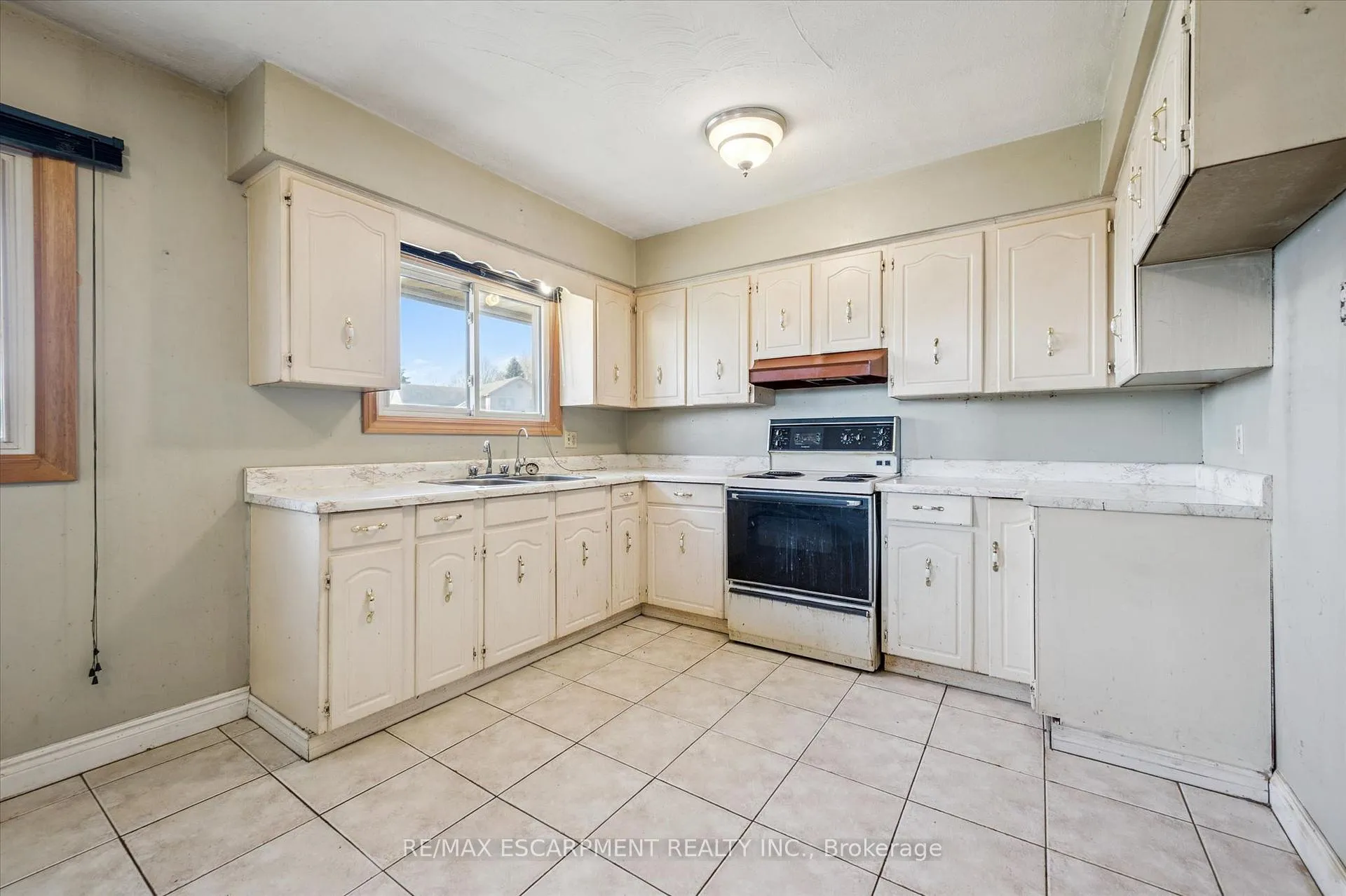 Photo 17 of 215 King Street, Minto — HOMEH