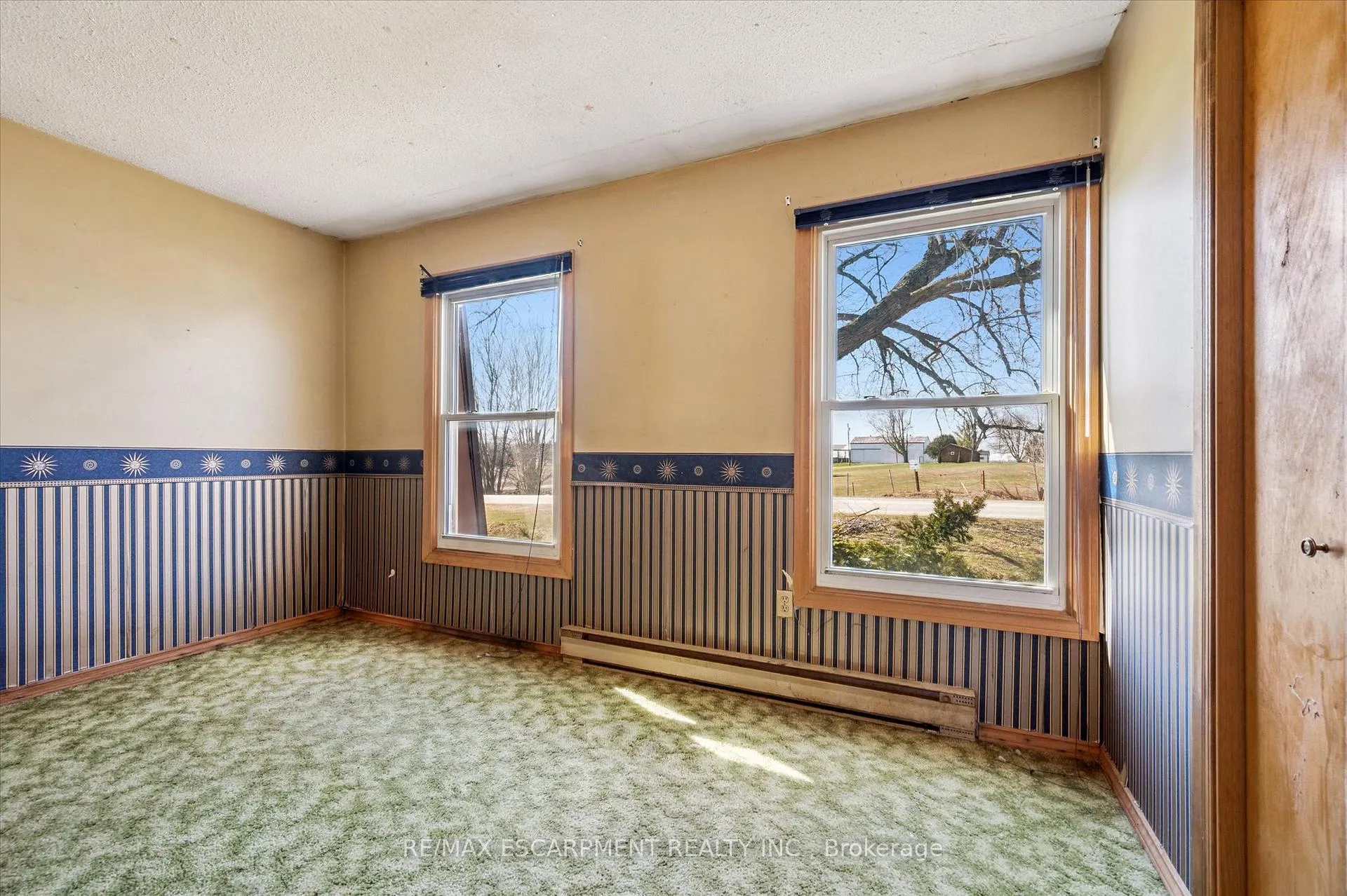Photo 25 of 215 King Street, Minto — HOMEH