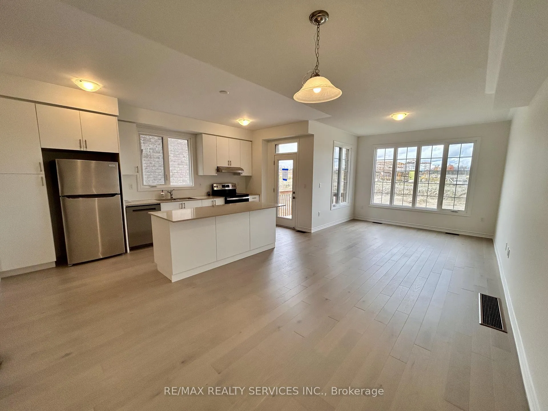 Photo 2 of 8 Bridgeland Drive, Whitby, Rural Whitby — HOMEH