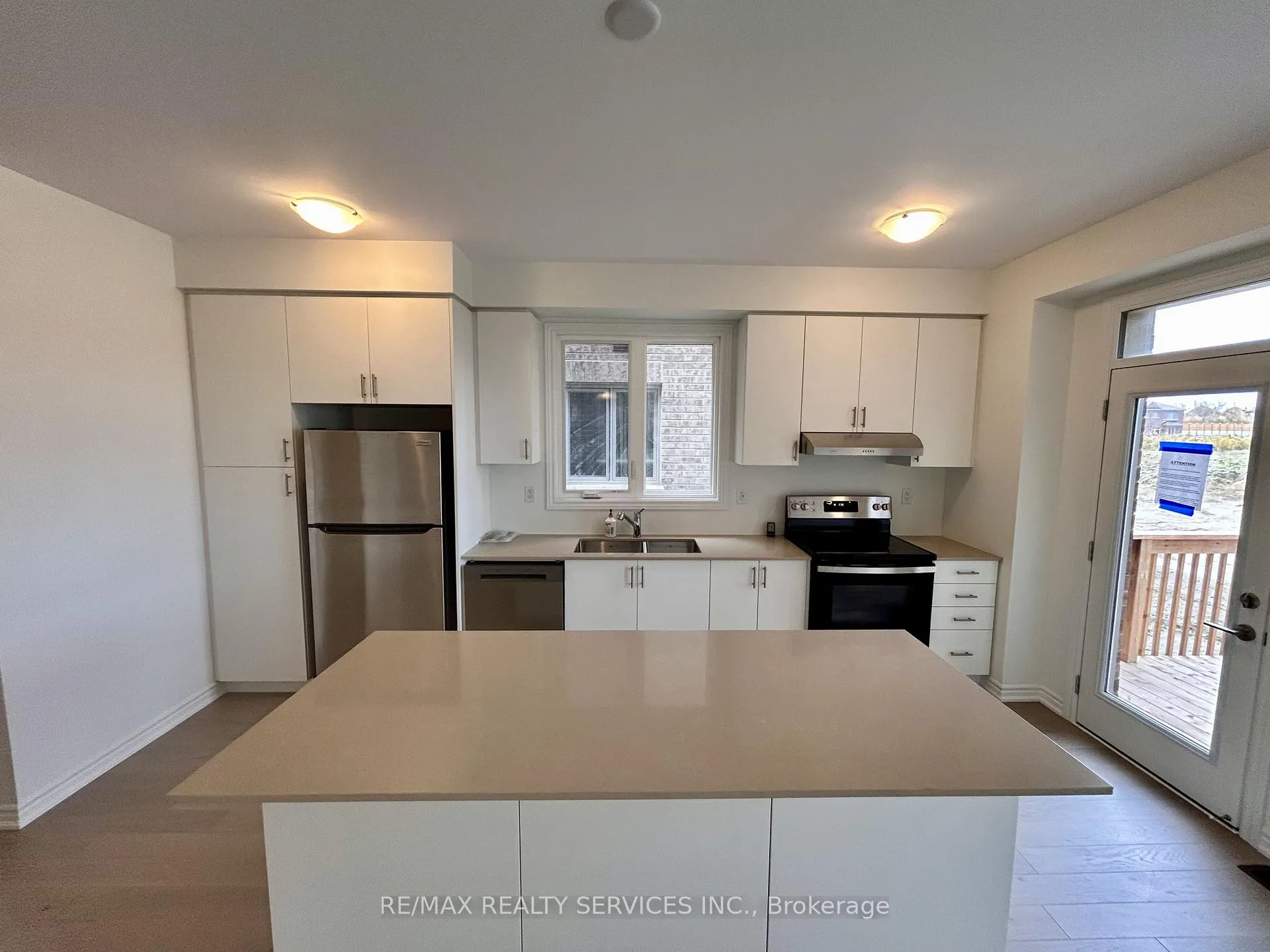 Photo 4 of 8 Bridgeland Drive, Whitby, Rural Whitby — HOMEH