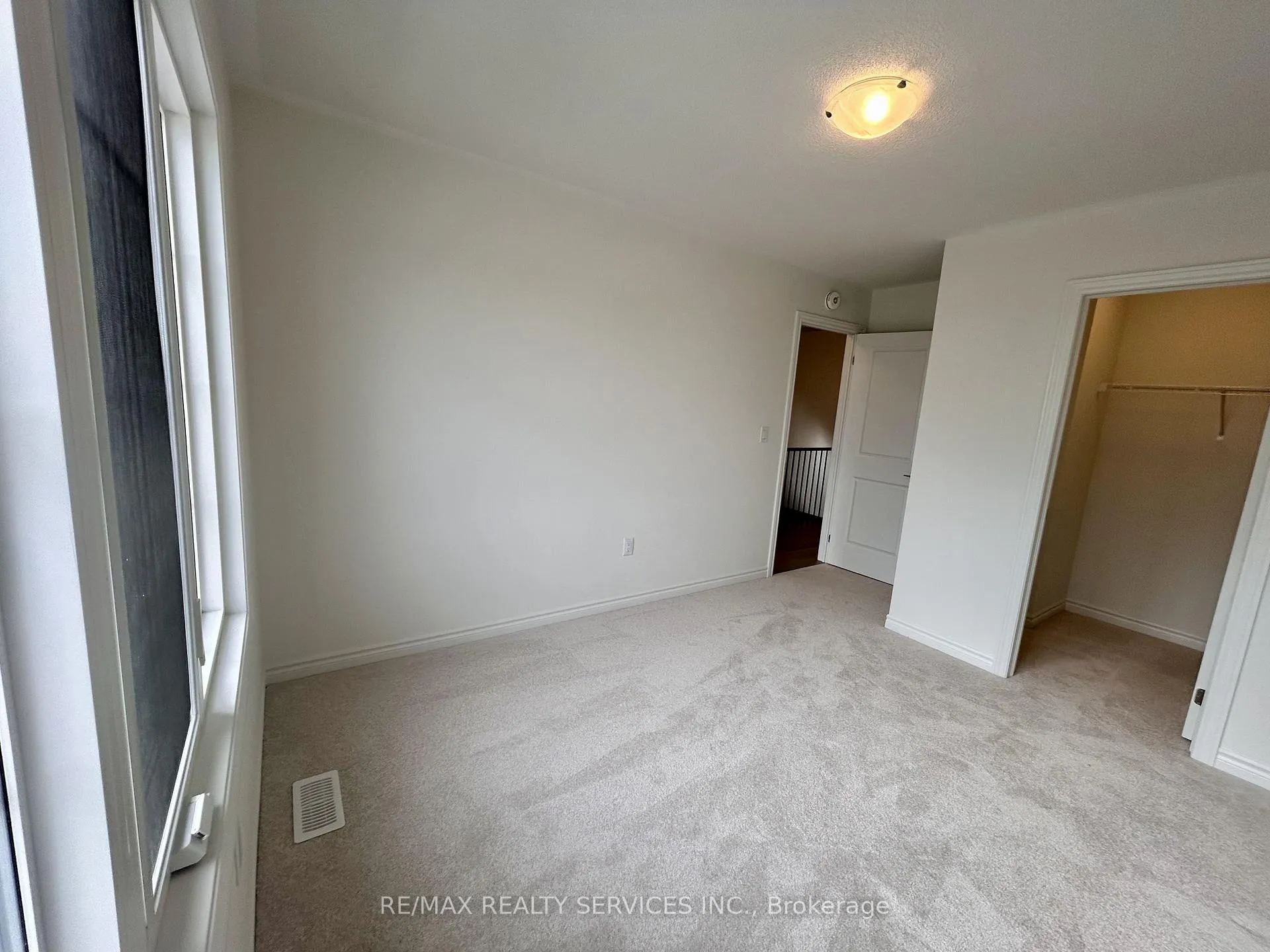 Photo 12 of 8 Bridgeland Drive, Whitby, Rural Whitby — HOMEH
