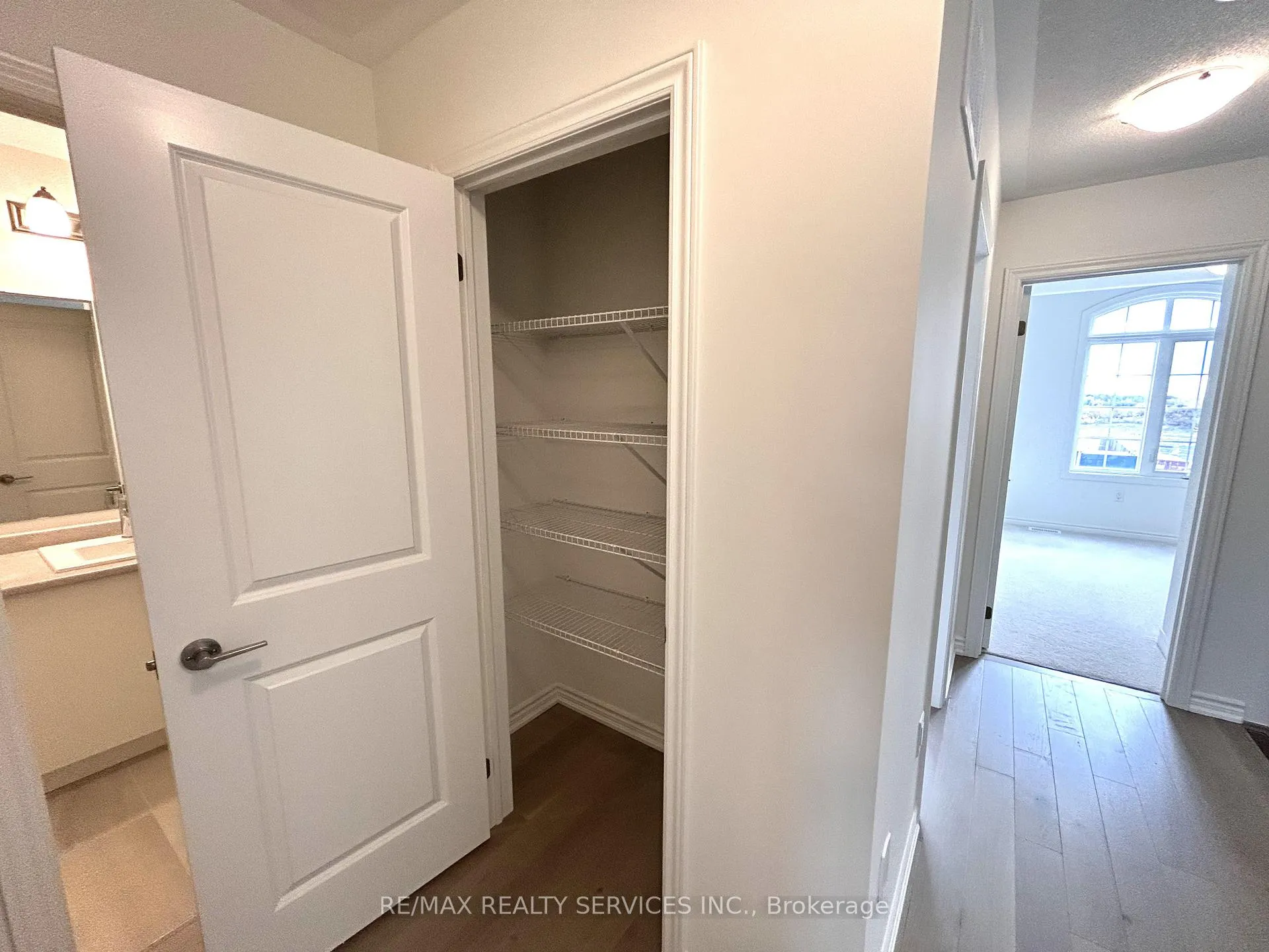 Photo 15 of 8 Bridgeland Drive, Whitby, Rural Whitby — HOMEH