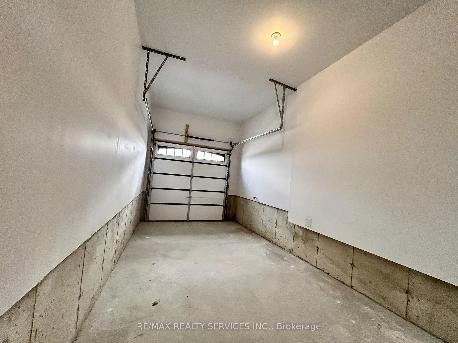 Photo 17 of 8 Bridgeland Drive, Whitby, Rural Whitby — HOMEH