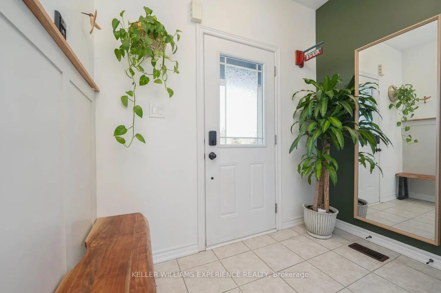 Photo 4 of 23 Cygnus Crescent, Barrie, Ardagh — HOMEH