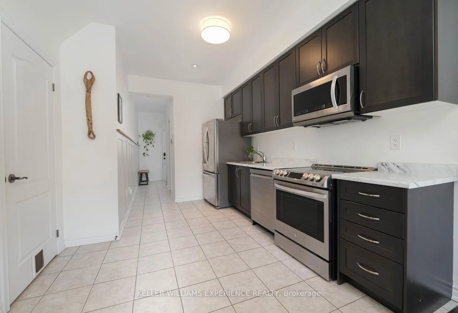 Photo 8 of 23 Cygnus Crescent, Barrie, Ardagh — HOMEH