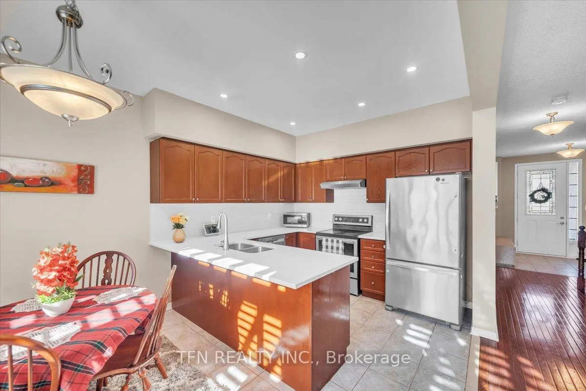 Photo 8 of 51 Hodnett Crescent, Clarington, Newcastle — HOMEH