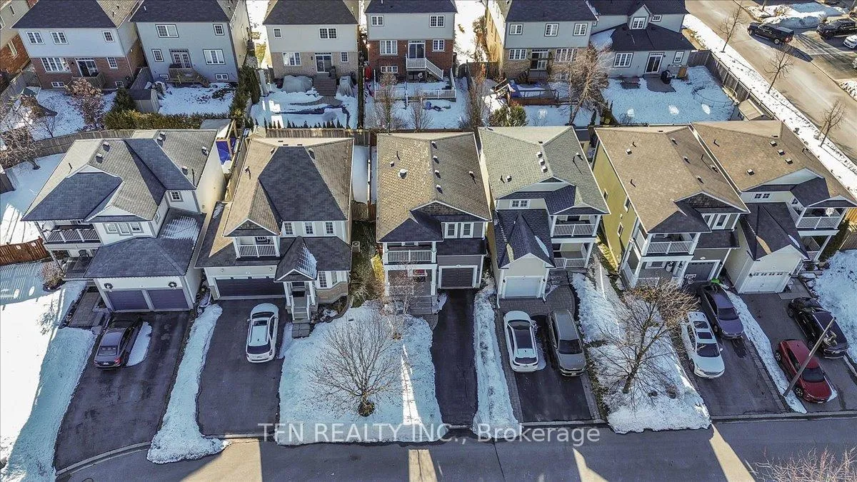 Photo 16 of 51 Hodnett Crescent, Clarington, Newcastle — HOMEH