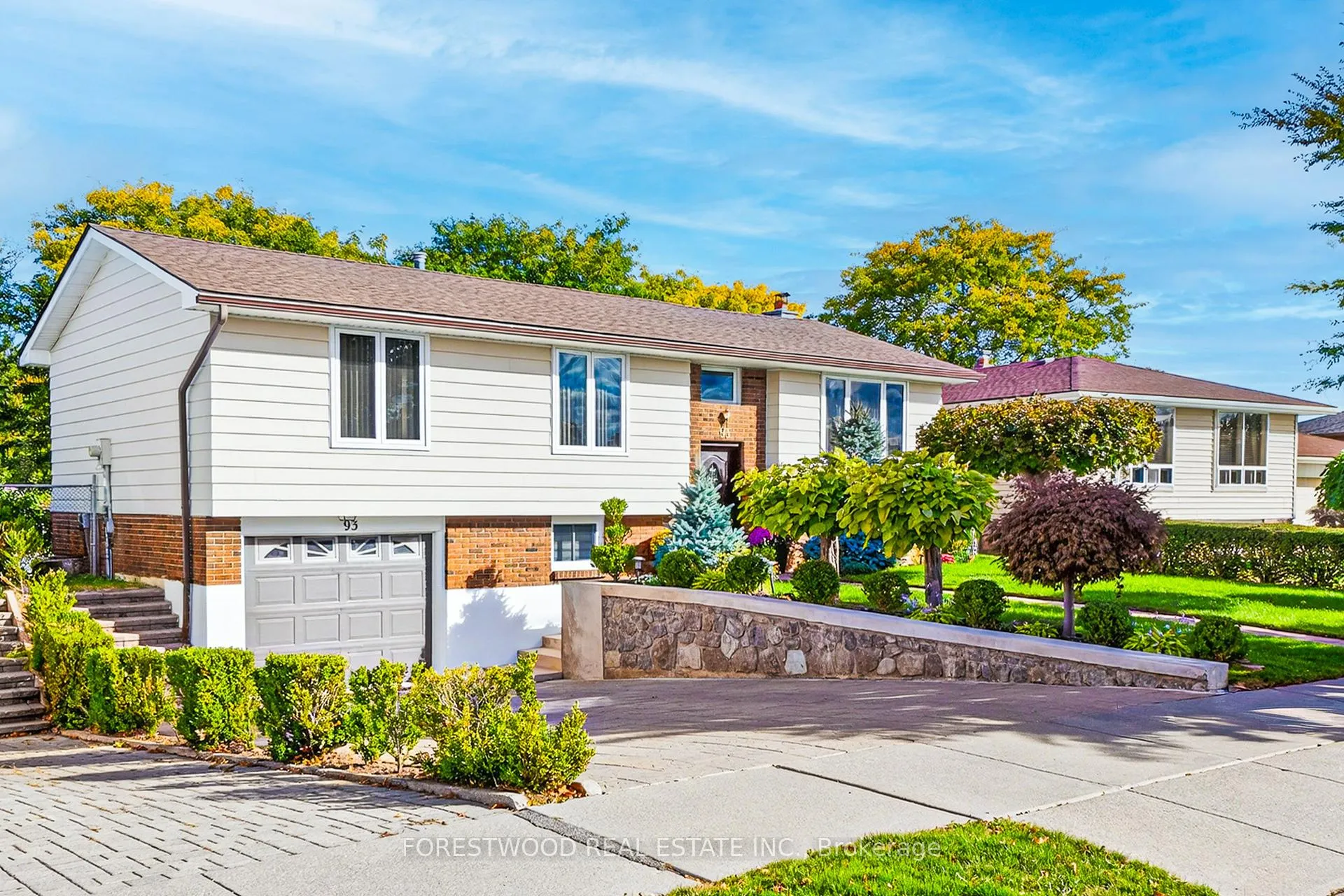 Photo 1 of 93 Deerhurst Road, Hamilton, Stoney Creek — HOMEH