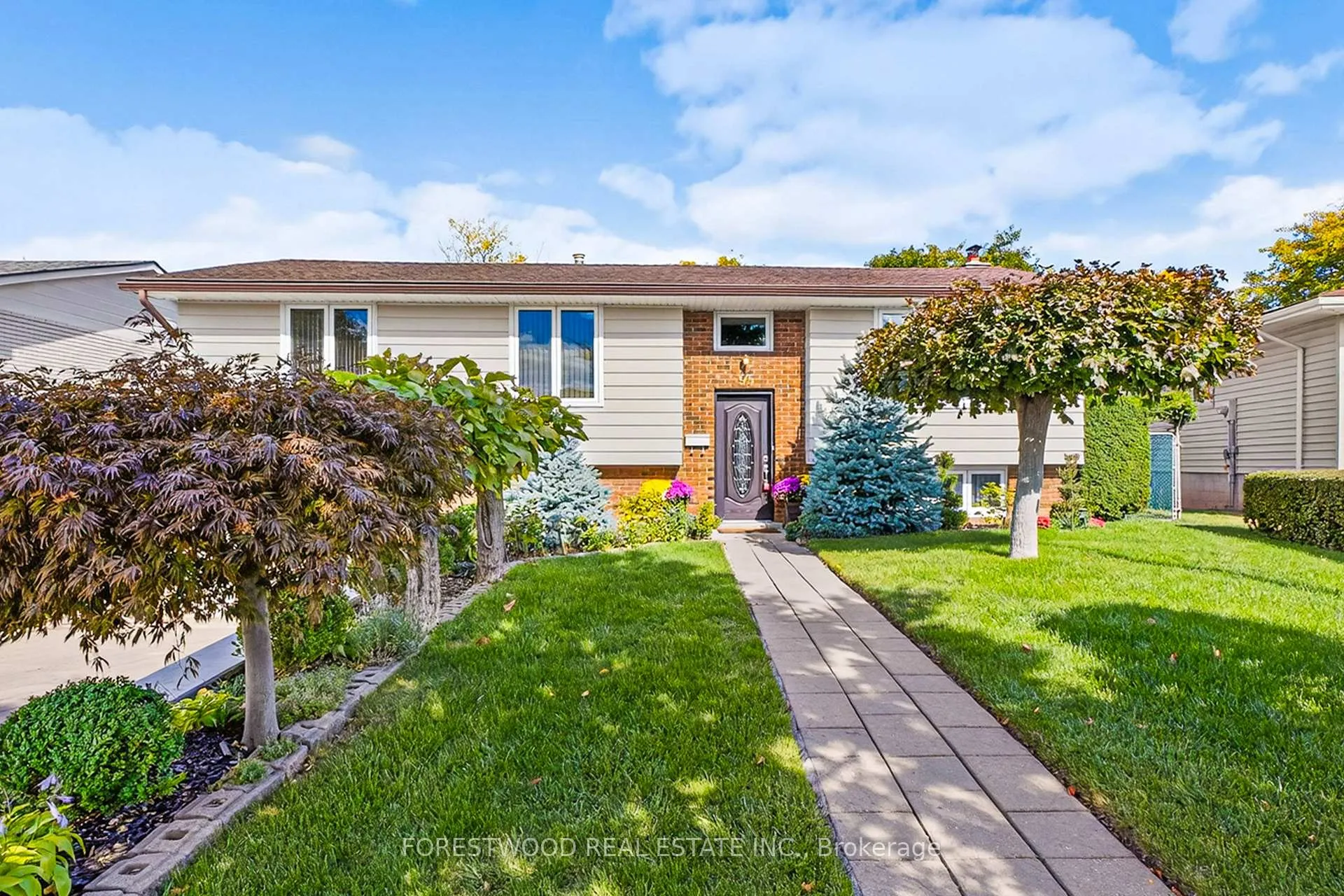 Photo 2 of 93 Deerhurst Road, Hamilton, Stoney Creek — HOMEH