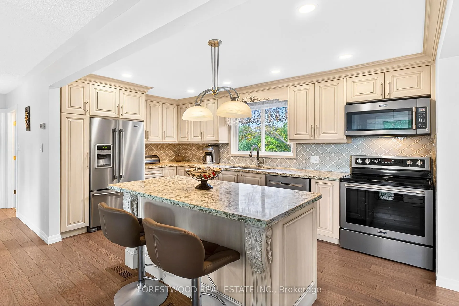 Photo 6 of 93 Deerhurst Road, Hamilton, Stoney Creek — HOMEH