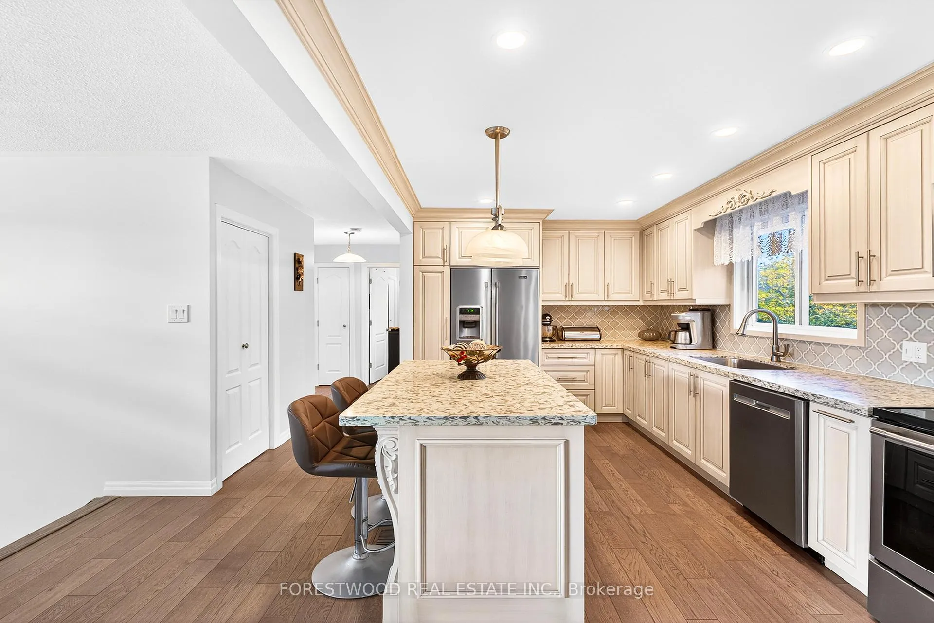 Photo 10 of 93 Deerhurst Road, Hamilton, Stoney Creek — HOMEH