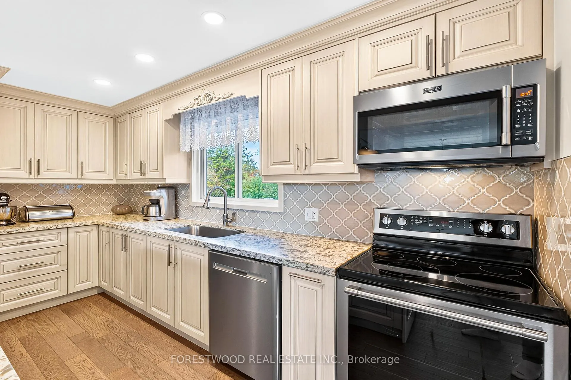 Photo 11 of 93 Deerhurst Road, Hamilton, Stoney Creek — HOMEH