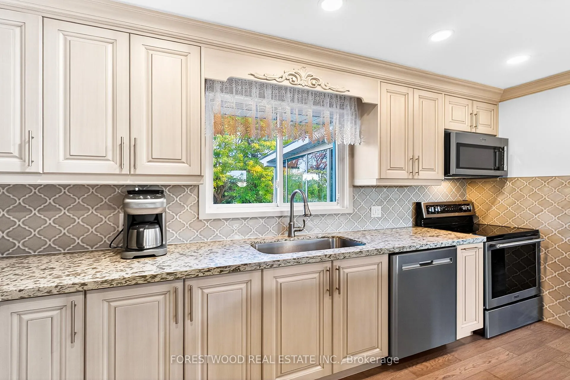 Photo 12 of 93 Deerhurst Road, Hamilton, Stoney Creek — HOMEH