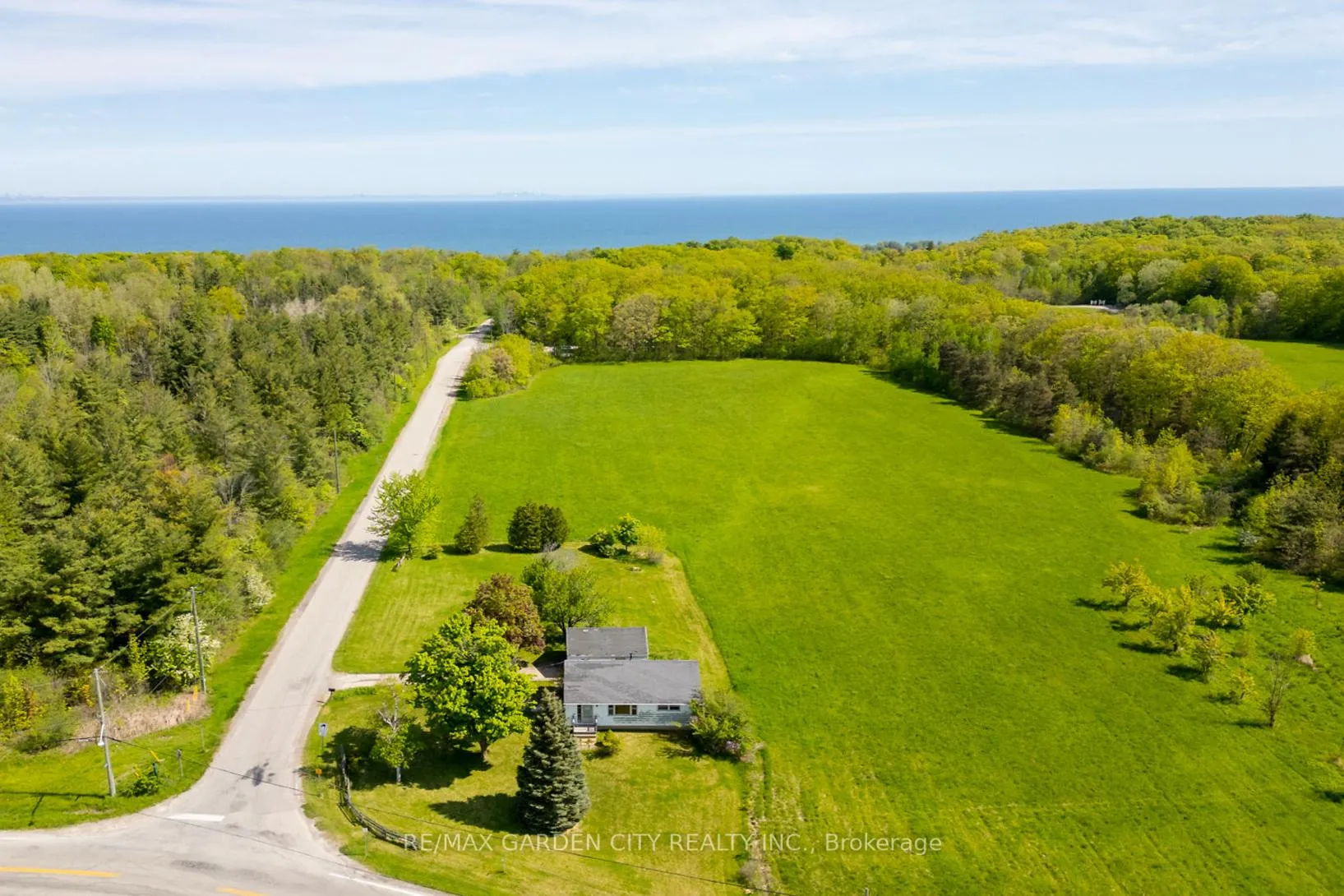 Photo 1 of 160 Ridge Road W, Grimsby, Grimsby Escarpment — HOMEH