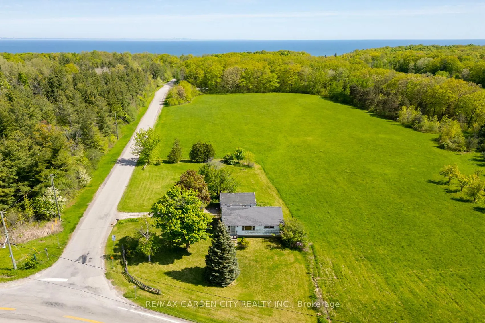 Photo 2 of 160 Ridge Road W, Grimsby, Grimsby Escarpment — HOMEH