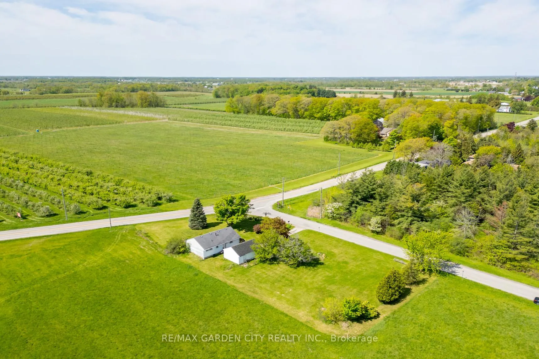 Photo 5 of 160 Ridge Road W, Grimsby, Grimsby Escarpment — HOMEH