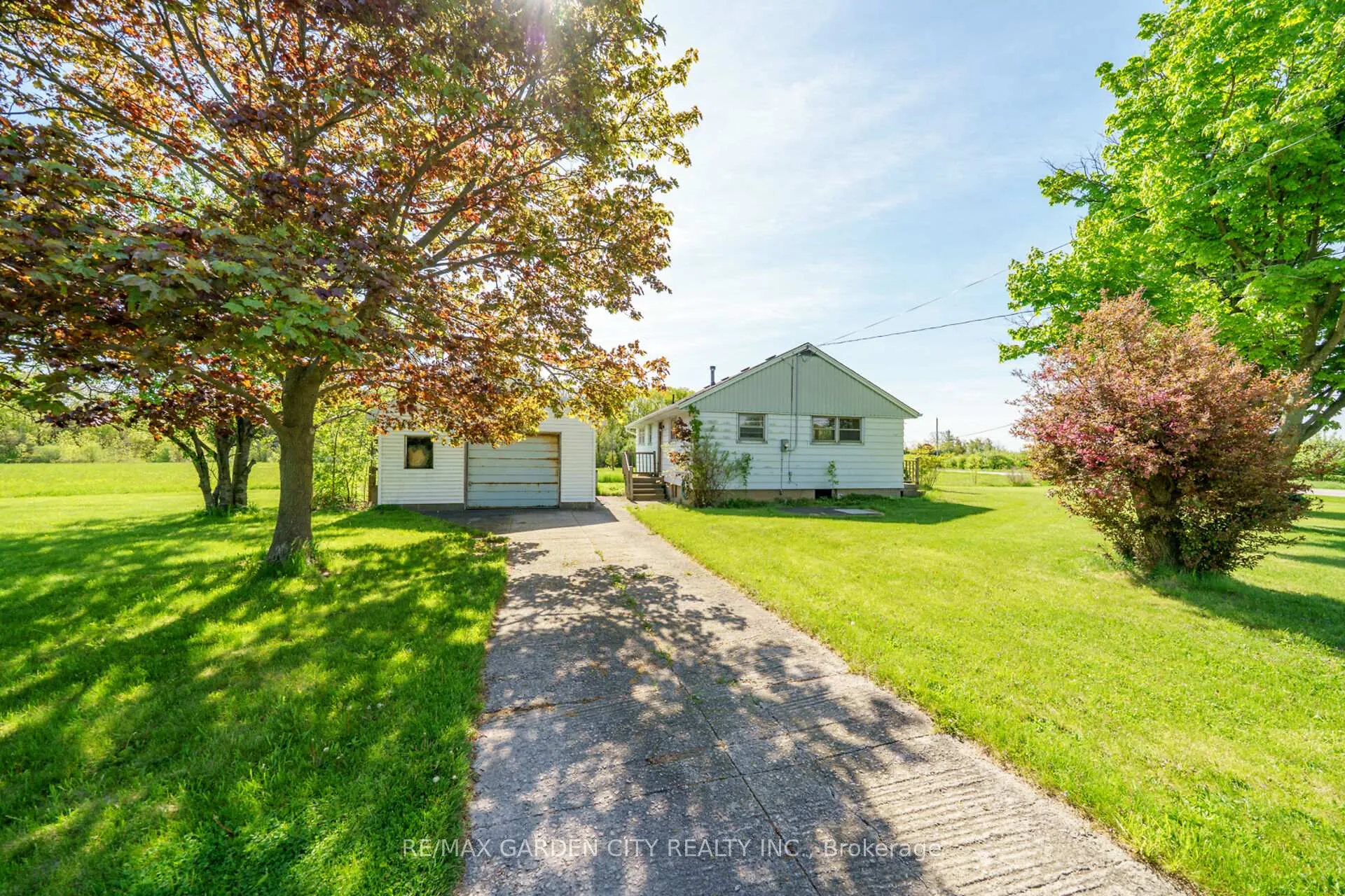 Photo 9 of 160 Ridge Road W, Grimsby, Grimsby Escarpment — HOMEH