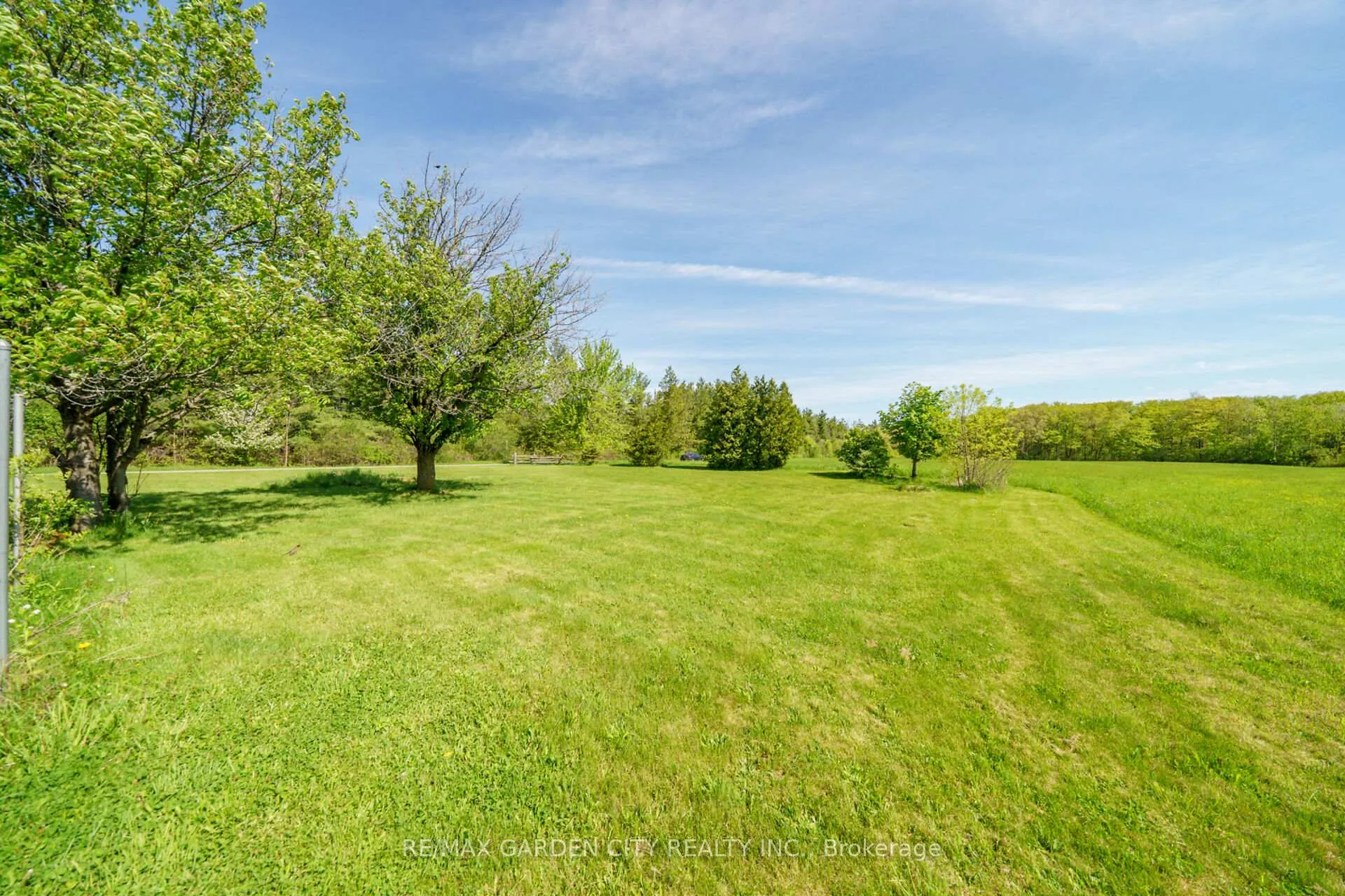 Photo 11 of 160 Ridge Road W, Grimsby, Grimsby Escarpment — HOMEH