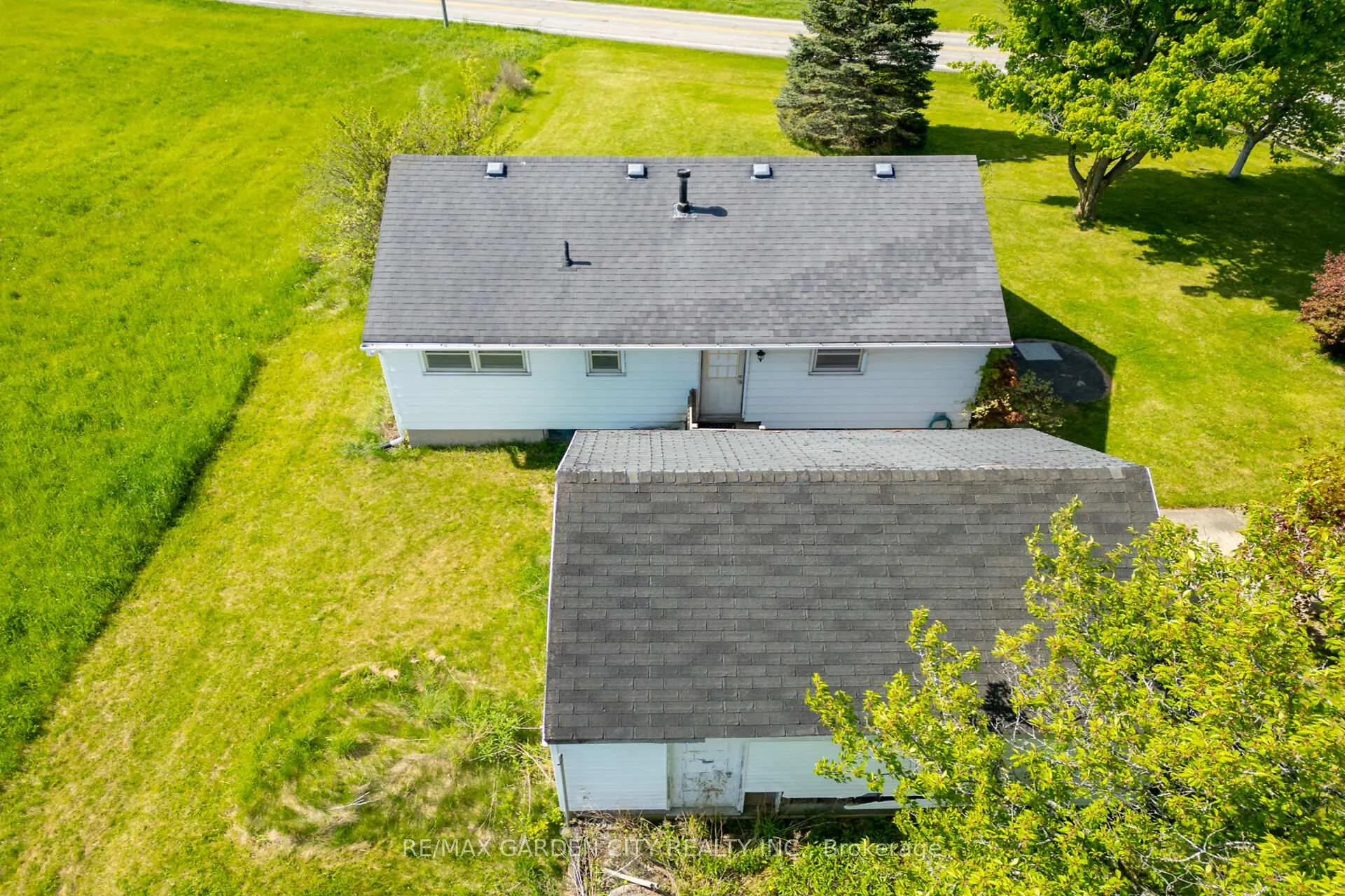 Photo 13 of 160 Ridge Road W, Grimsby, Grimsby Escarpment — HOMEH
