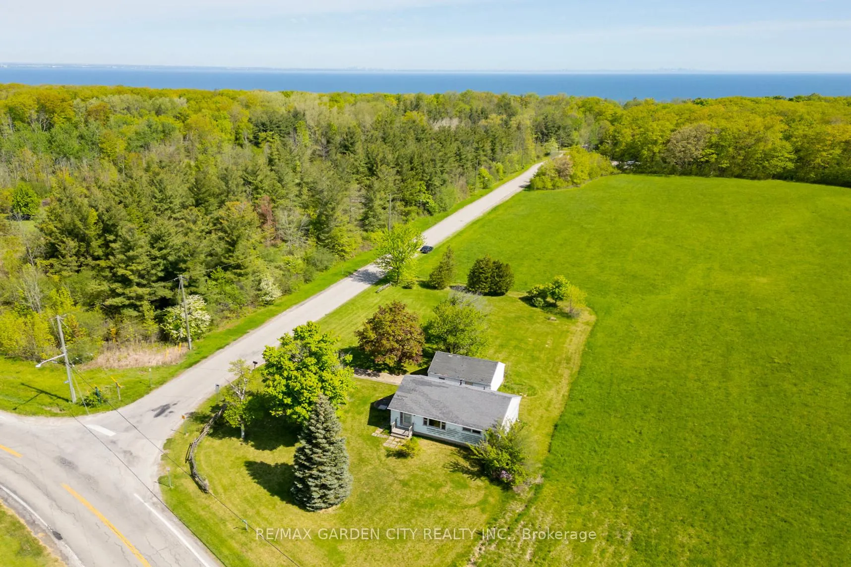 Photo 14 of 160 Ridge Road W, Grimsby, Grimsby Escarpment — HOMEH