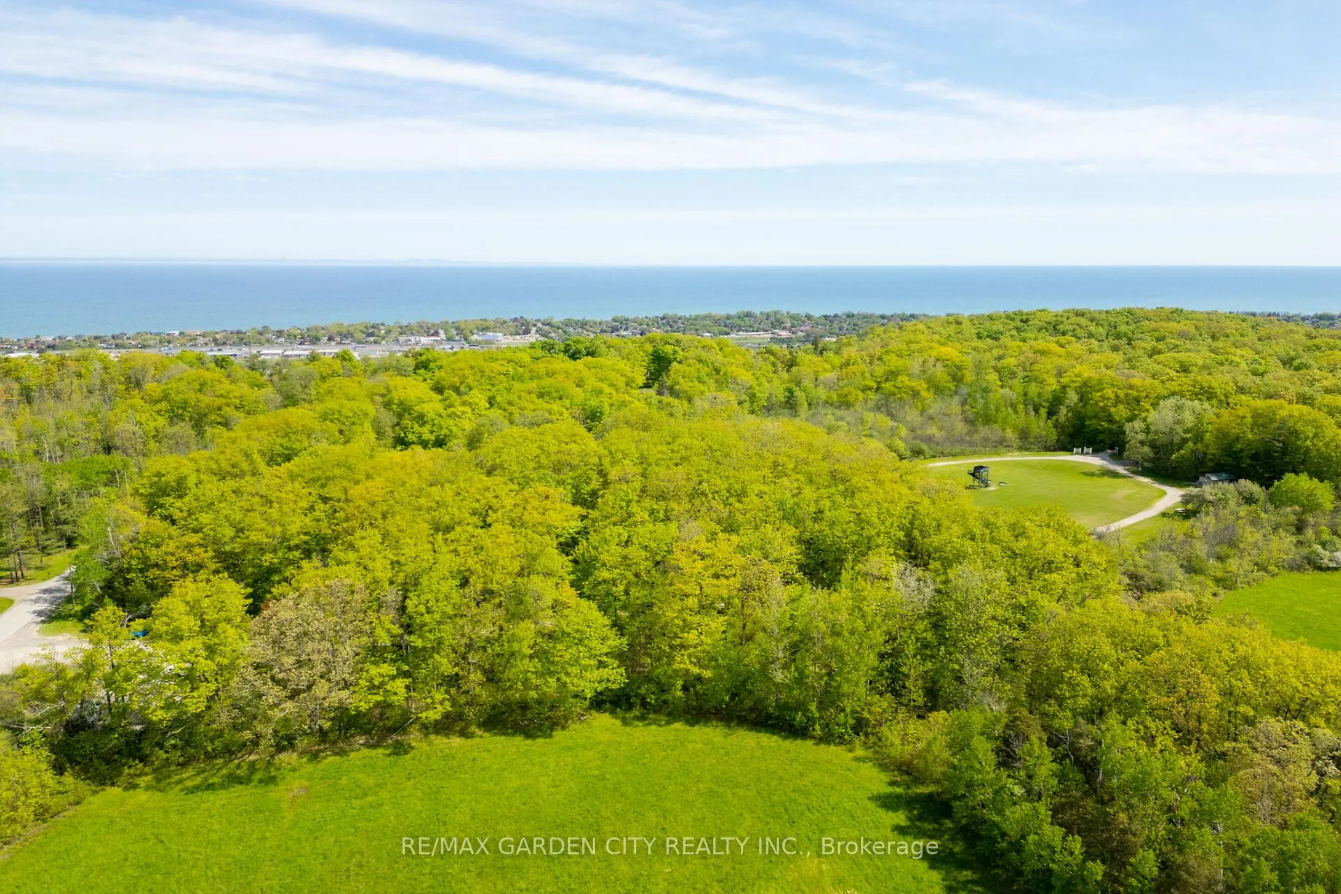 Photo 16 of 160 Ridge Road W, Grimsby, Grimsby Escarpment — HOMEH