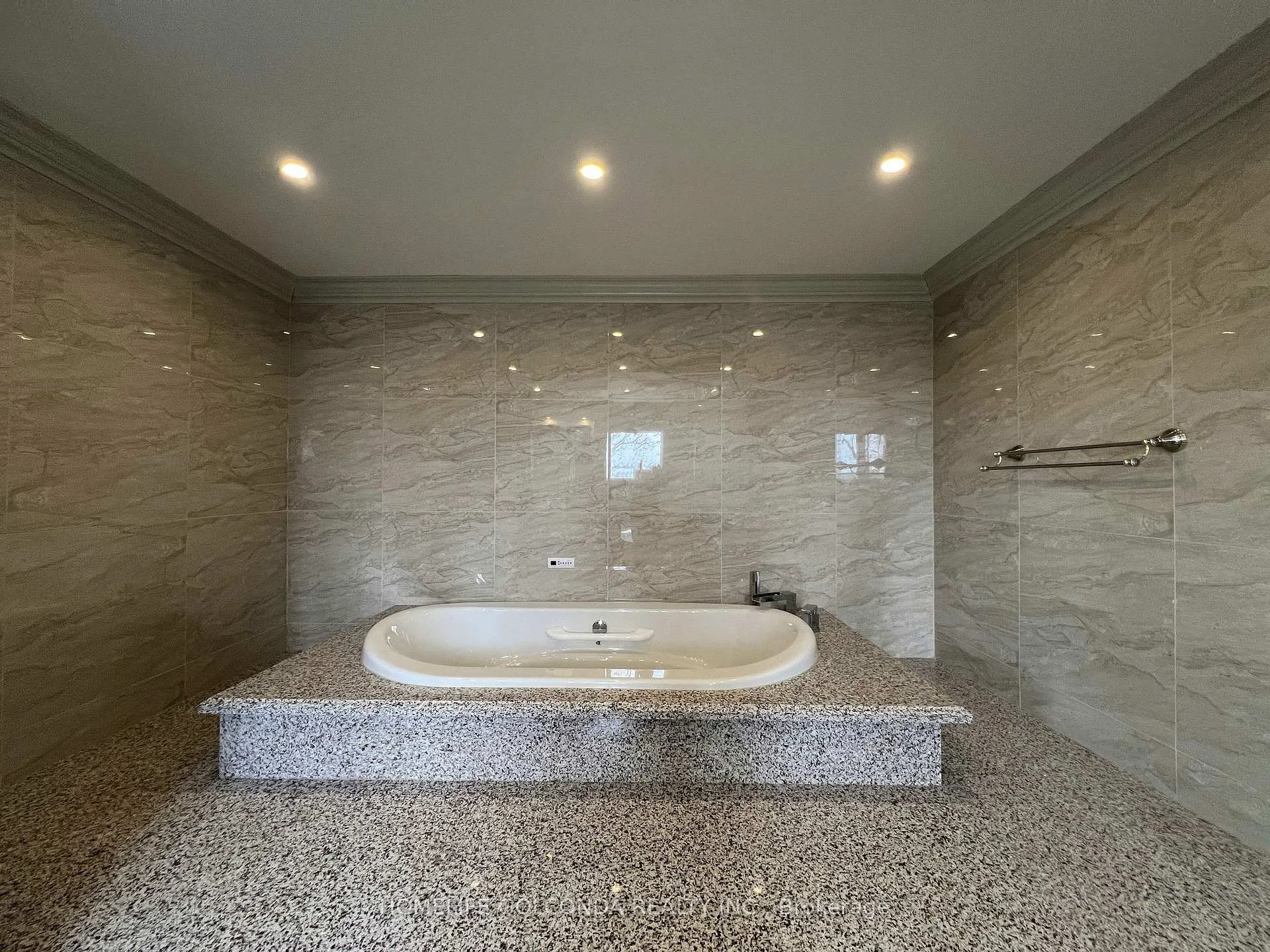 Photo 20 of 25 Conistan Road, Markham, Unionville — HOMEH