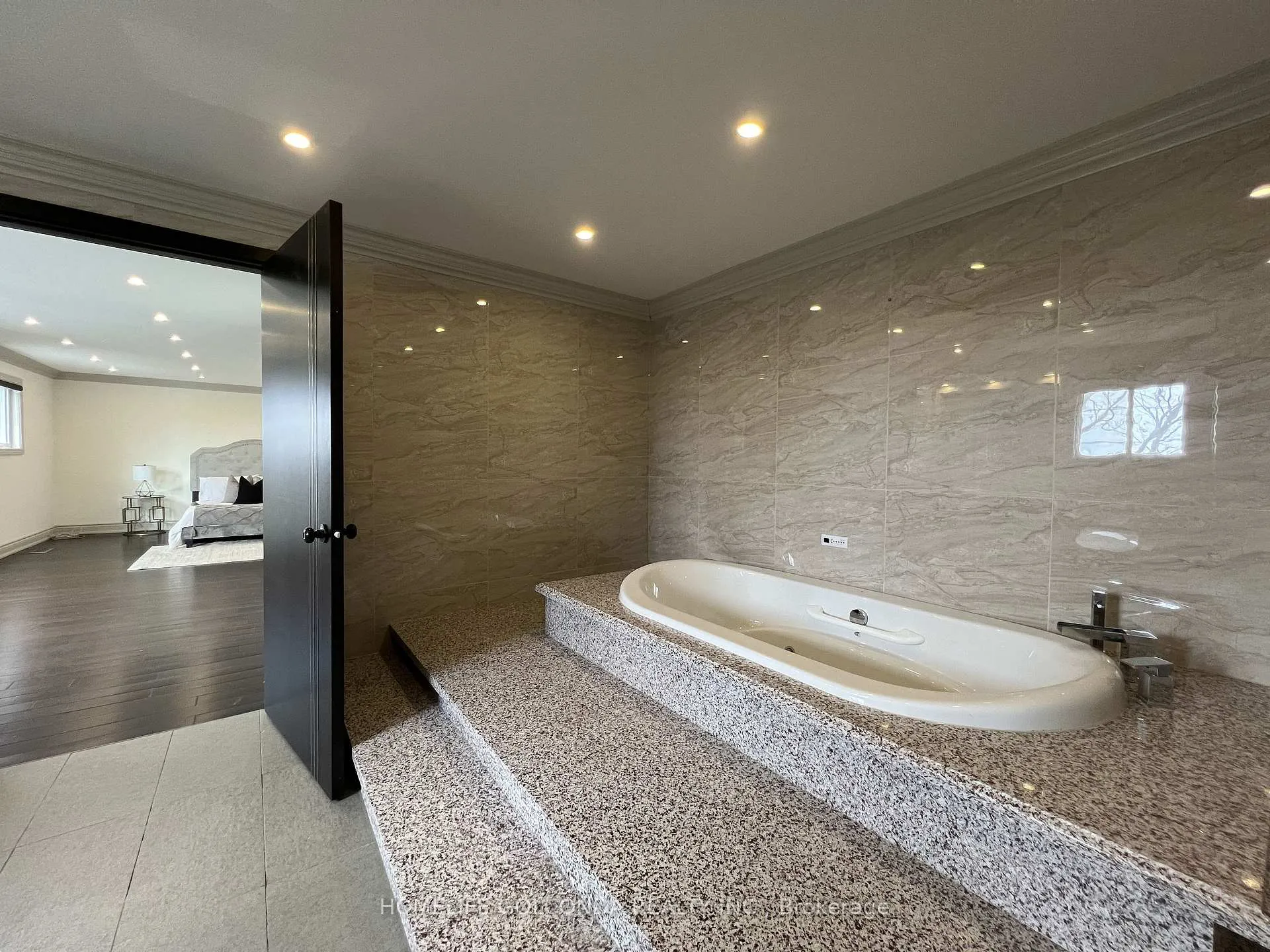 Photo 21 of 25 Conistan Road, Markham, Unionville — HOMEH