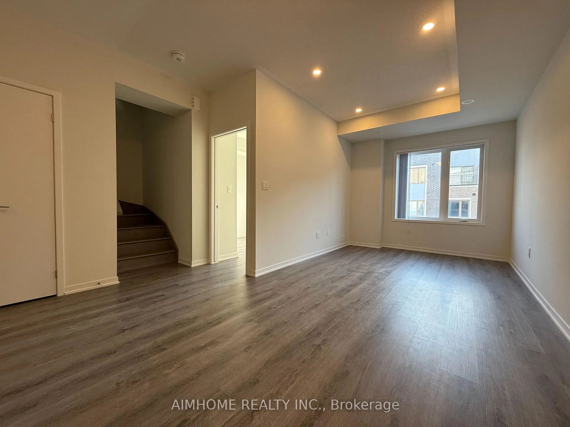 Photo 3 of Unit TH218, 131 Honeycrisp Crescent, Vaughan, Vaughan Corporate Centre — HOMEH