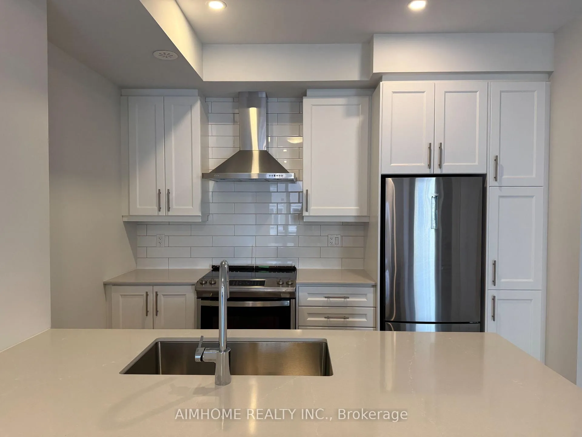Photo 5 of Unit TH218, 131 Honeycrisp Crescent, Vaughan, Vaughan Corporate Centre — HOMEH