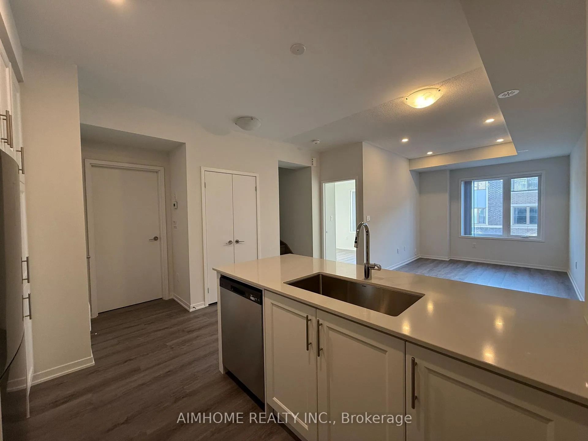 Photo 6 of Unit TH218, 131 Honeycrisp Crescent, Vaughan, Vaughan Corporate Centre — HOMEH
