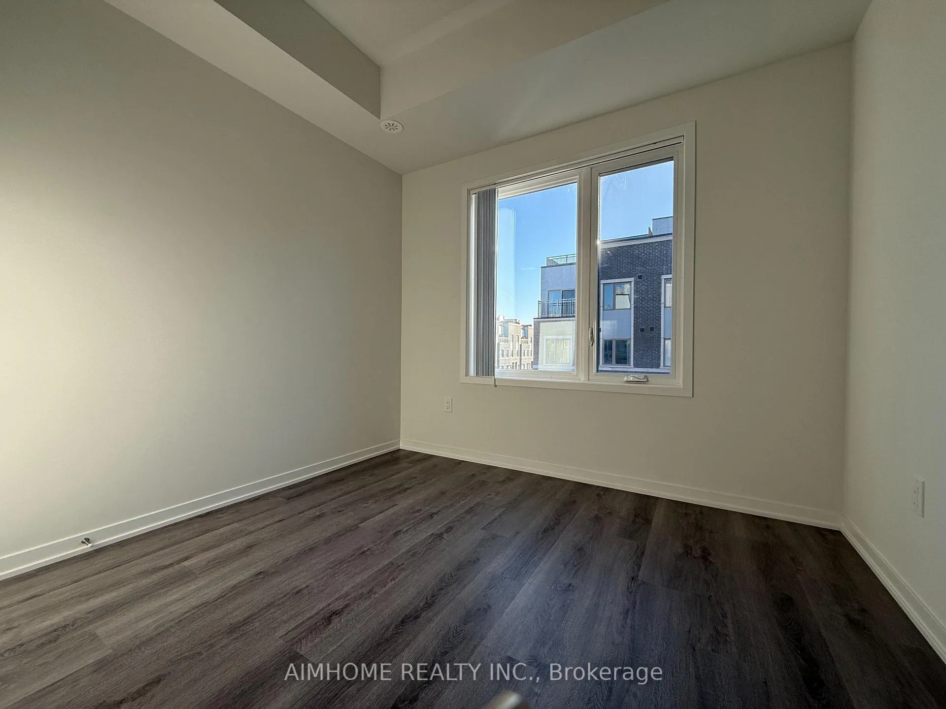 Photo 7 of Unit TH218, 131 Honeycrisp Crescent, Vaughan, Vaughan Corporate Centre — HOMEH