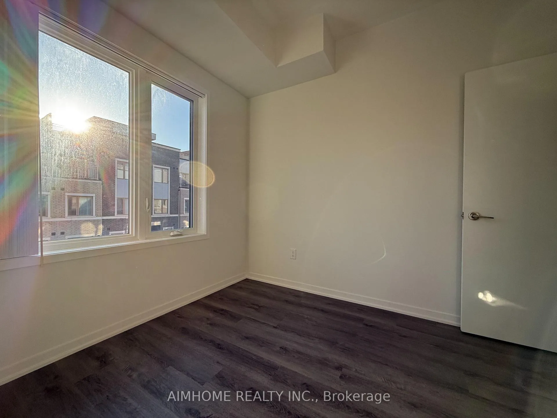 Photo 8 of Unit TH218, 131 Honeycrisp Crescent, Vaughan, Vaughan Corporate Centre — HOMEH