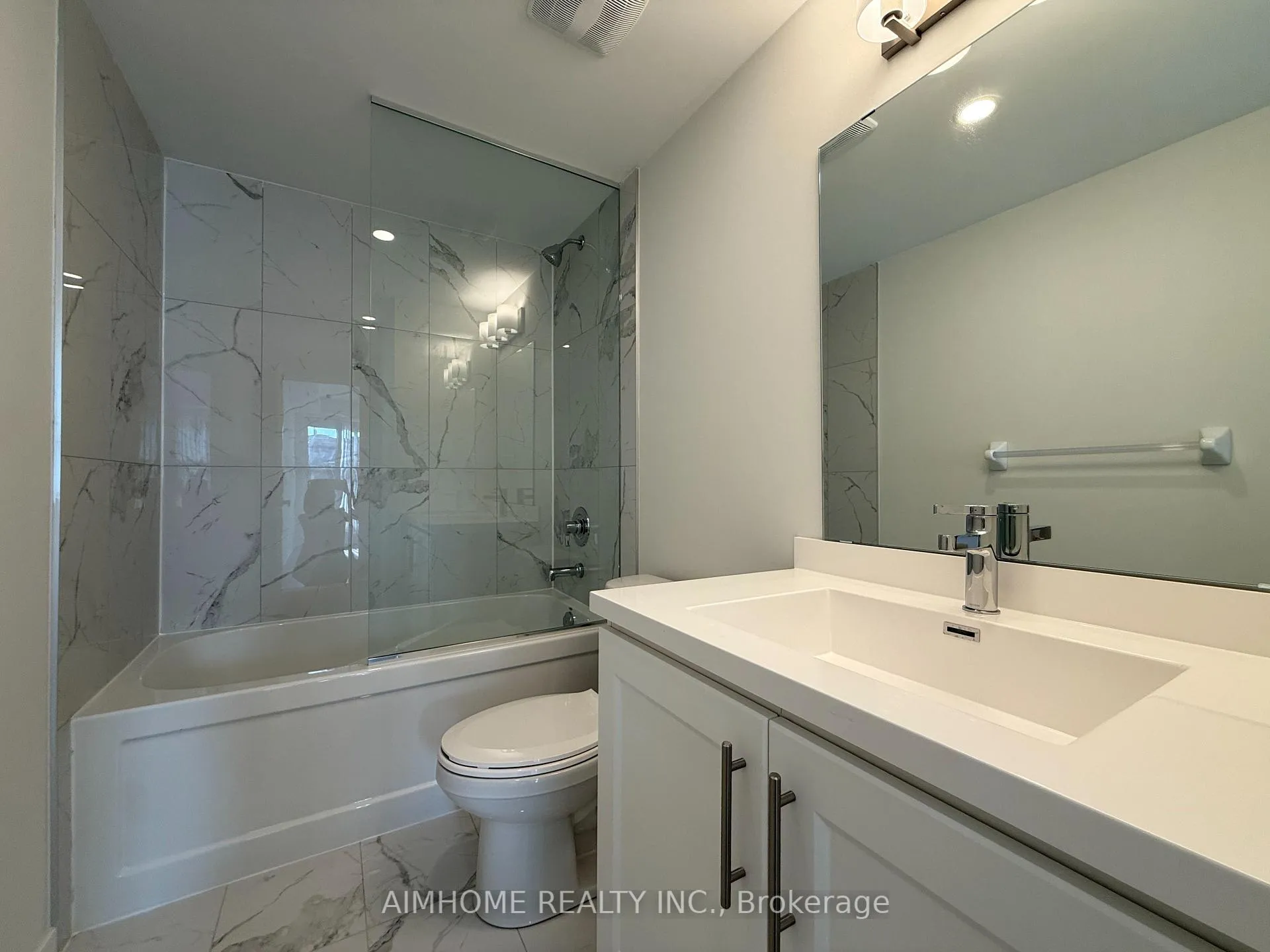 Photo 12 of Unit TH218, 131 Honeycrisp Crescent, Vaughan, Vaughan Corporate Centre — HOMEH