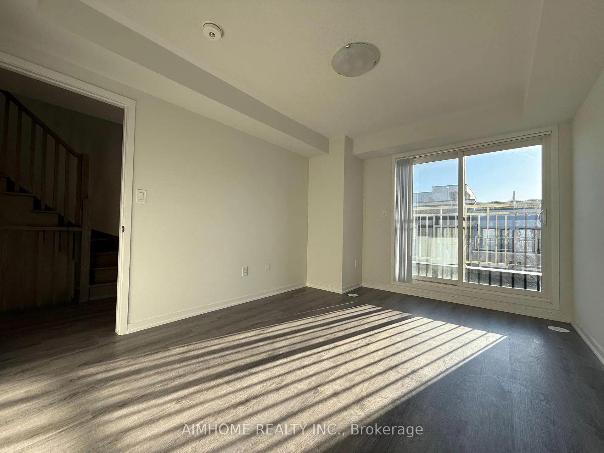 Photo 13 of Unit TH218, 131 Honeycrisp Crescent, Vaughan, Vaughan Corporate Centre — HOMEH