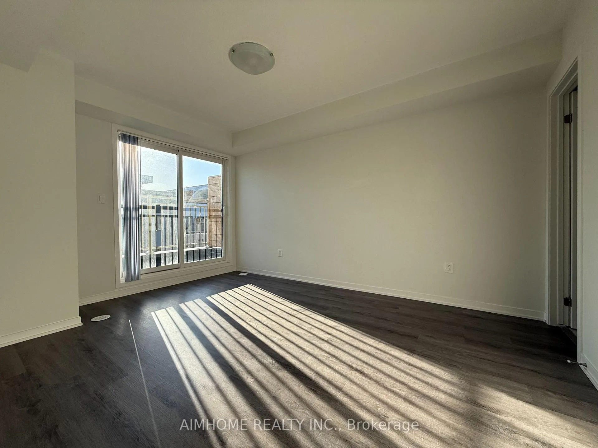 Photo 14 of Unit TH218, 131 Honeycrisp Crescent, Vaughan, Vaughan Corporate Centre — HOMEH