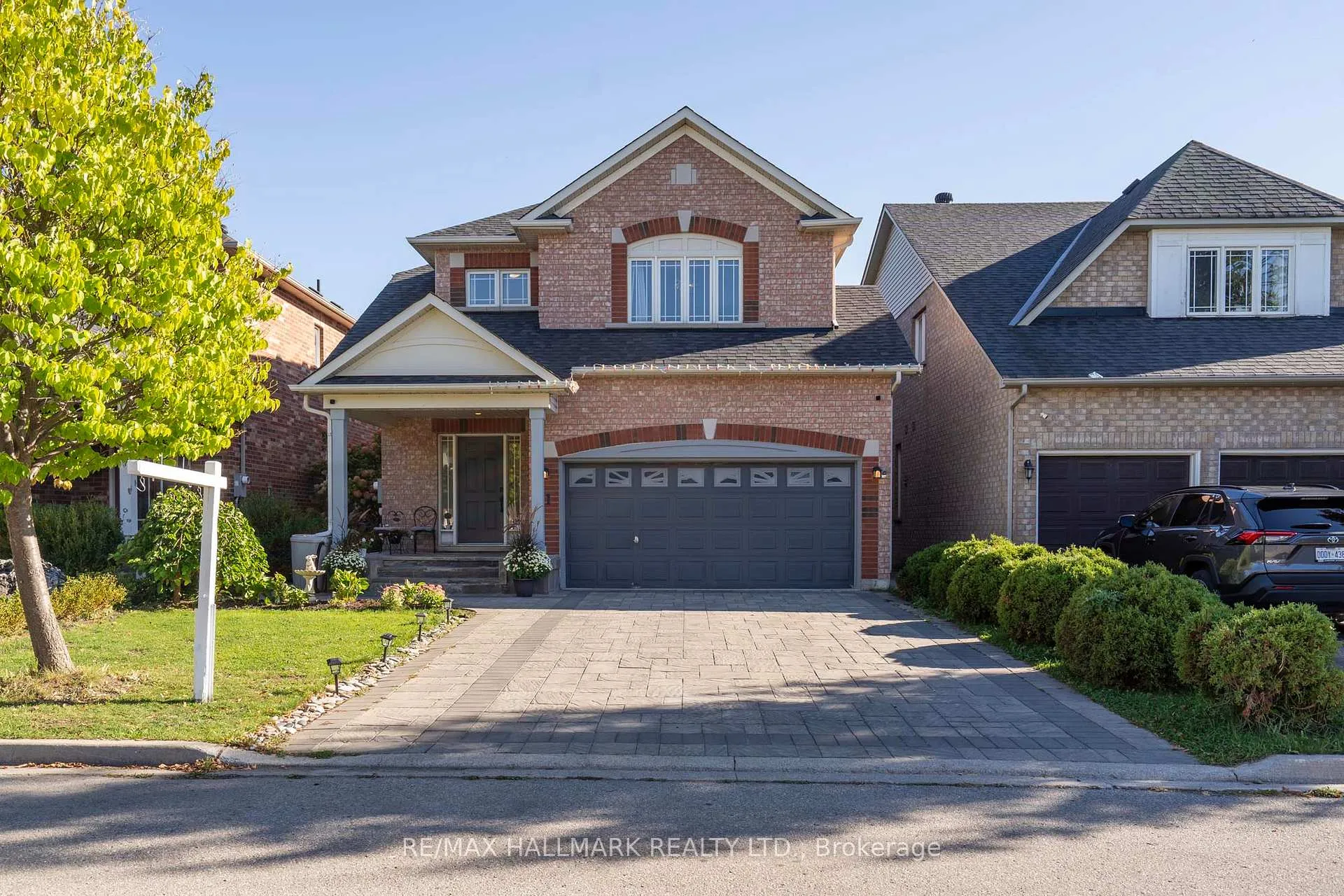 Photo 3 of 21 Brooks Avenue, Aurora, Bayview Northeast — HOMEH